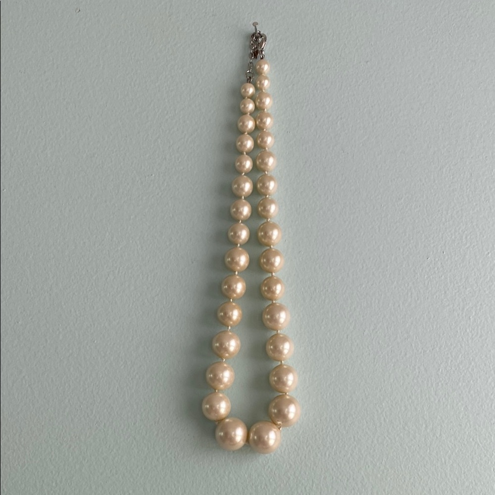 Elegant Cream Pearl Necklace